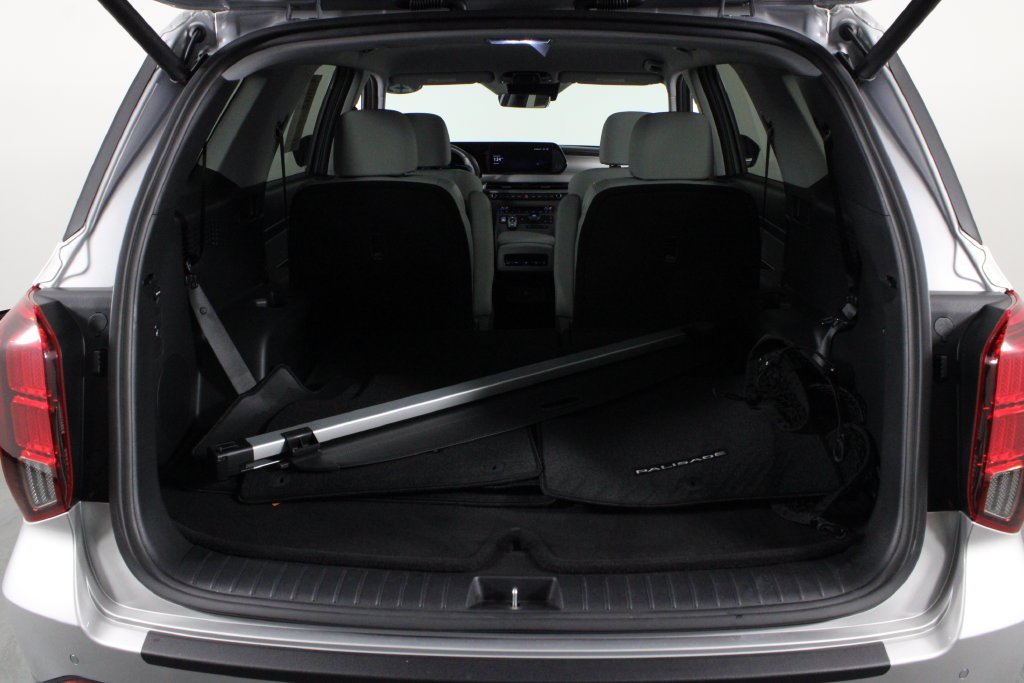 Certified Used 2025 Silver Hyundai SEL image 18