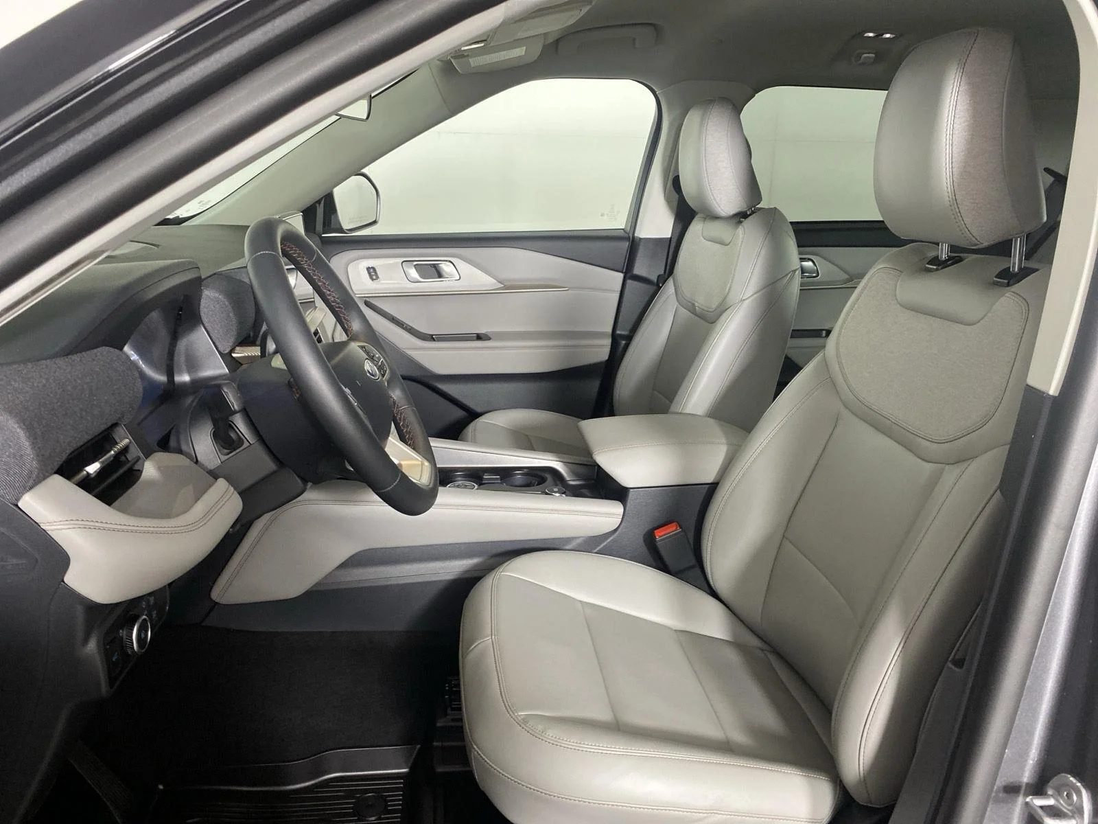 New 2026 Carbonized Gray Metallic Ford Active image 13