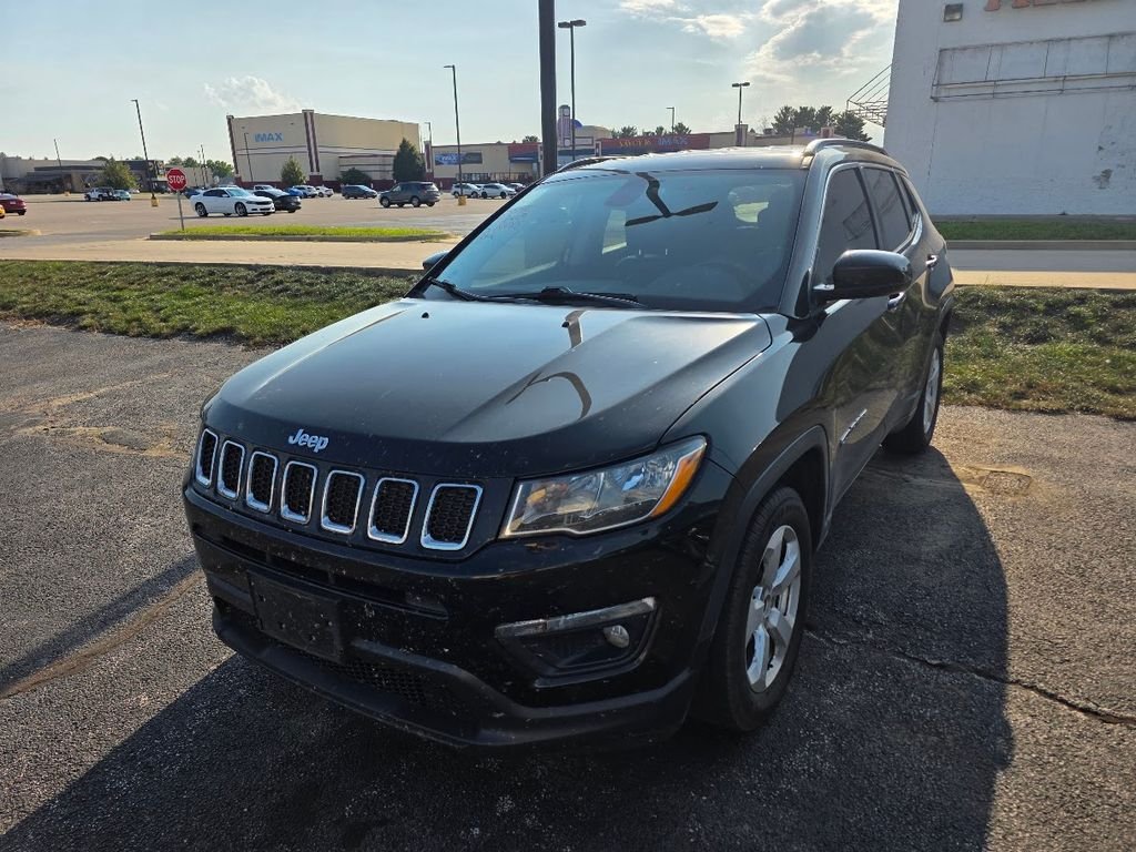 Used 2018 Diamond Black Crystal Pearlcoat Jeep Latitude image 2