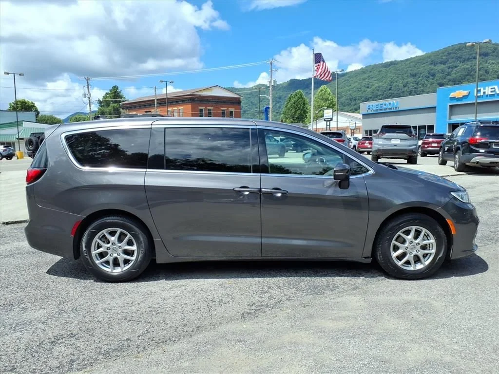 Used 2023 Gray Chrysler Touring L image 8