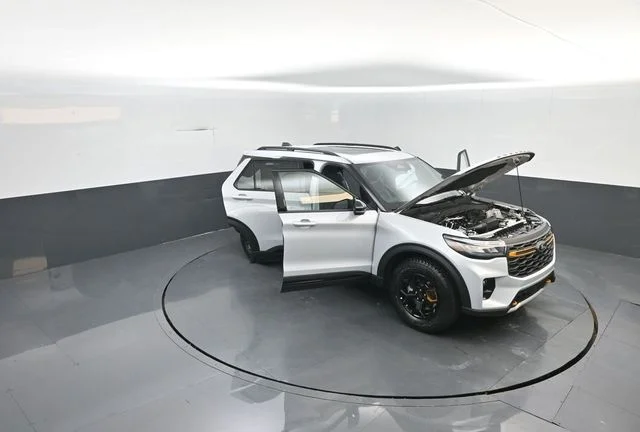 New 2026 White Ford Tremor image 38