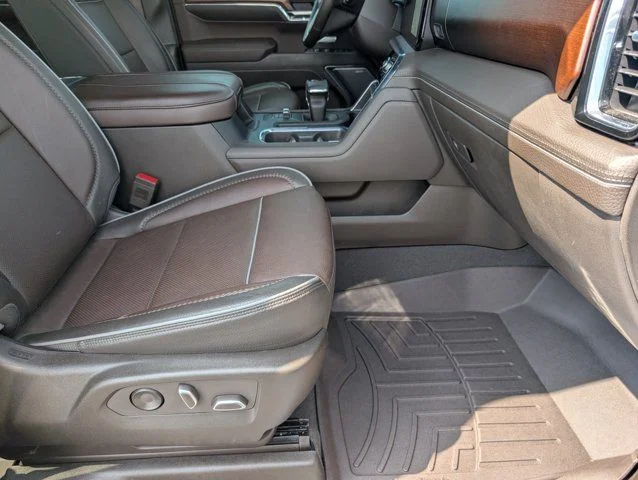 Used 2023 White Frost Tricoat GMC Denali image 28