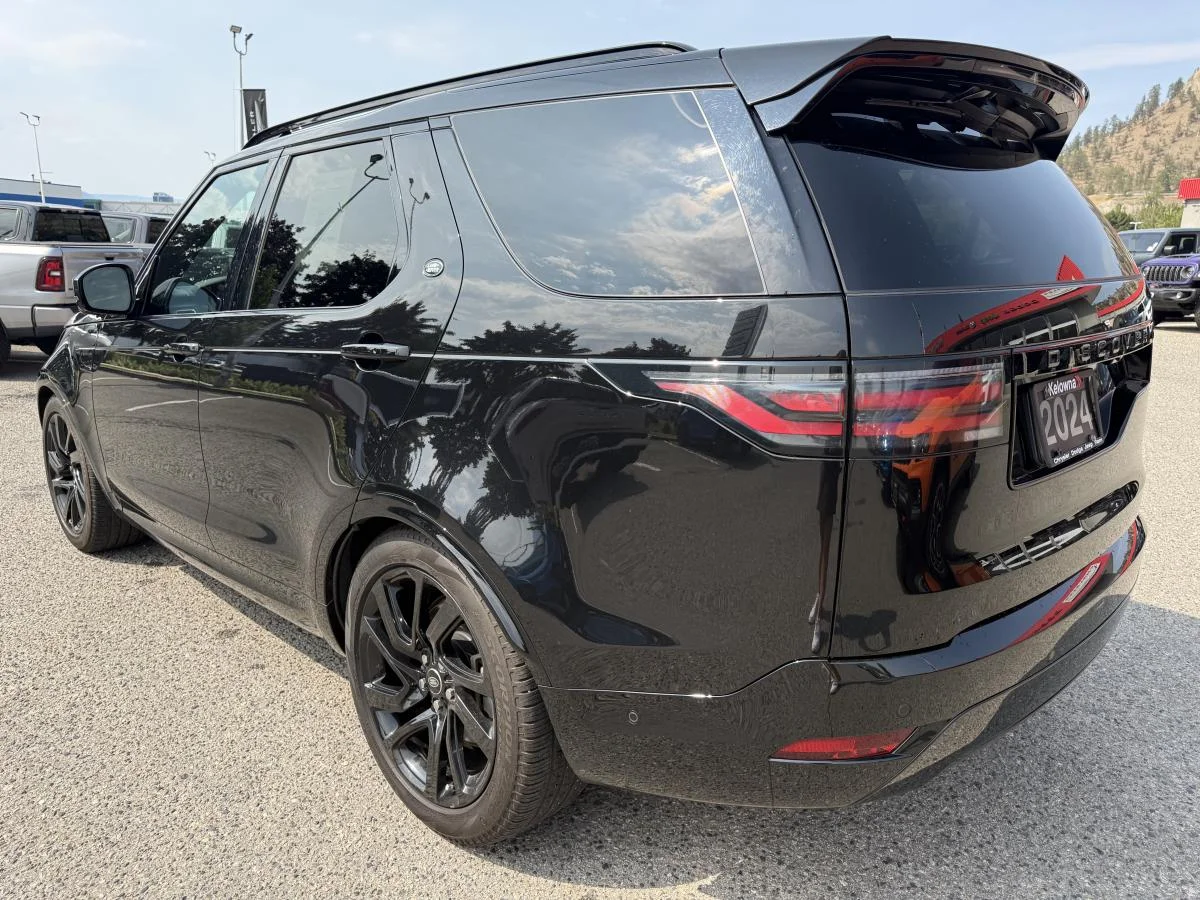 Used 2024 Black Land Rover Dynamic Se image 4