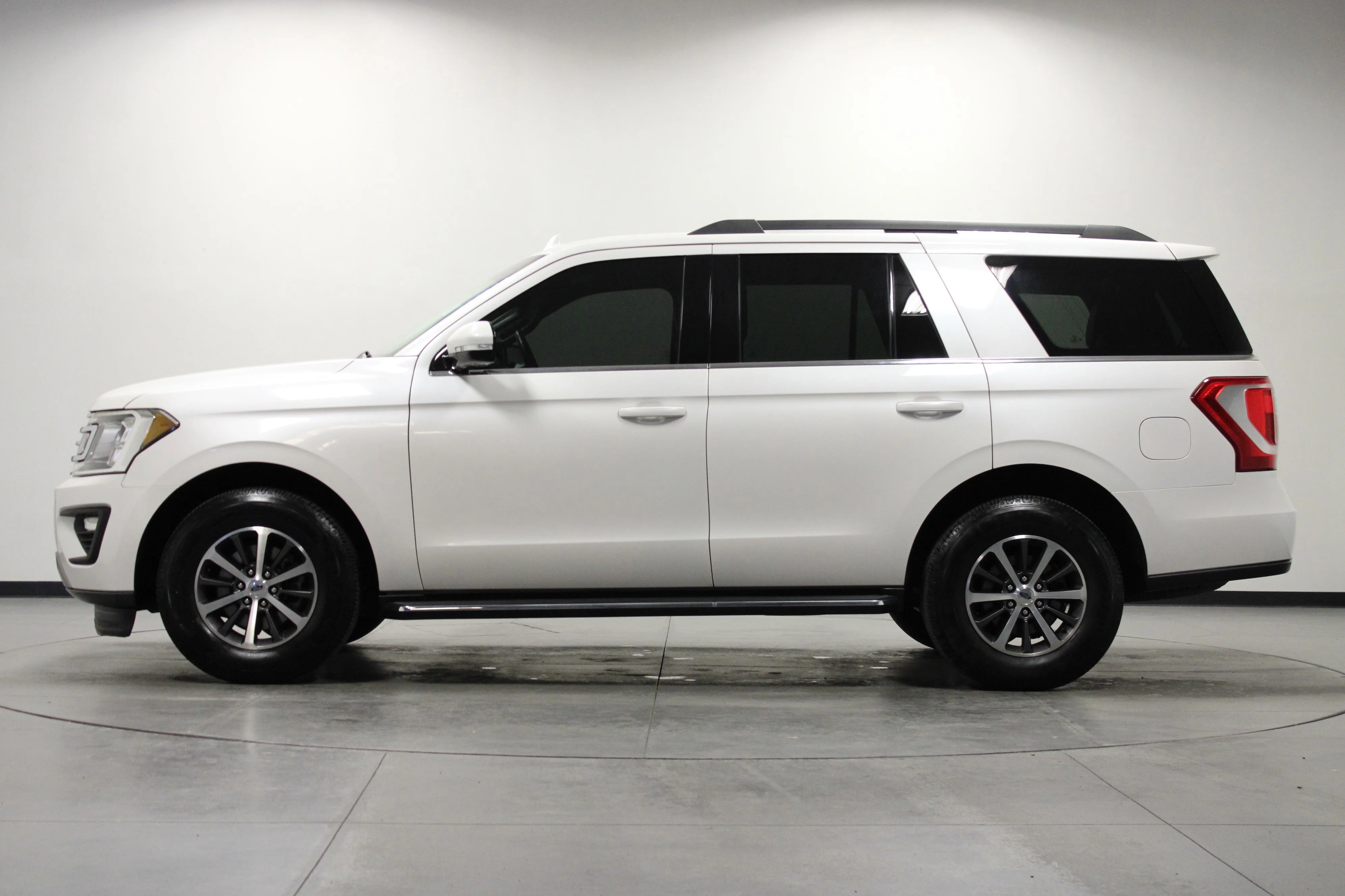 Used 2019 White Platinum Metallic Tri-Coat Ford XLT image 7