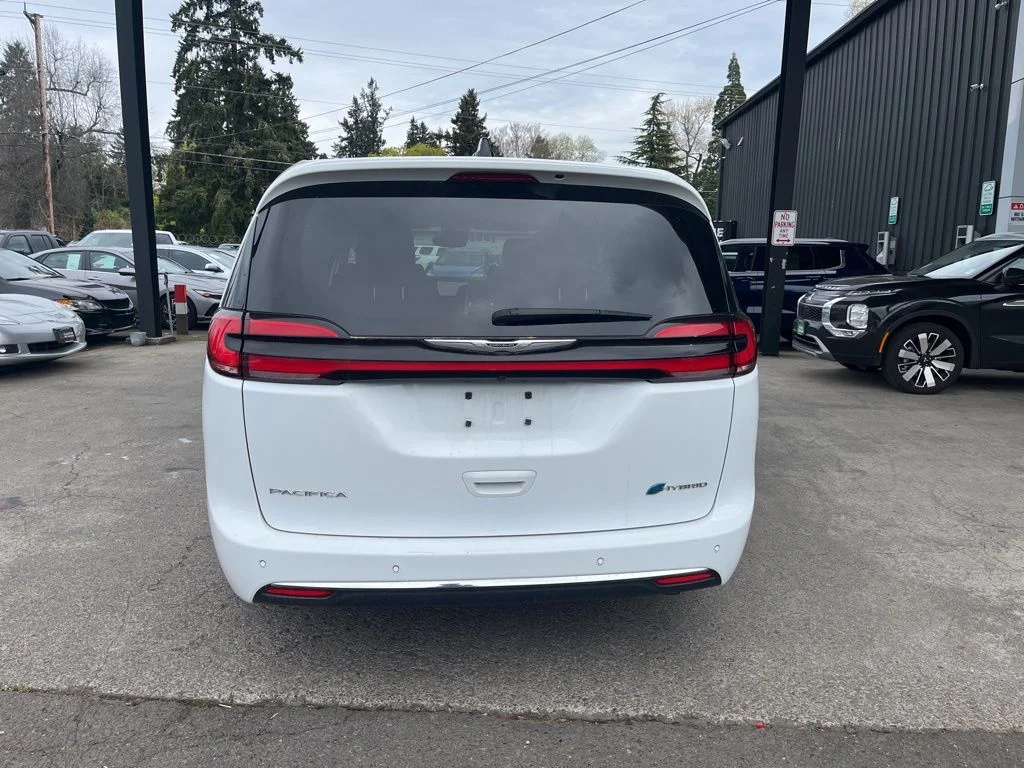 Used 2024 White Chrysler Select image 6