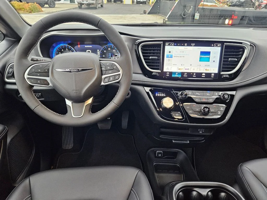 2026 Chrysler Pacifica Select - Photo 25