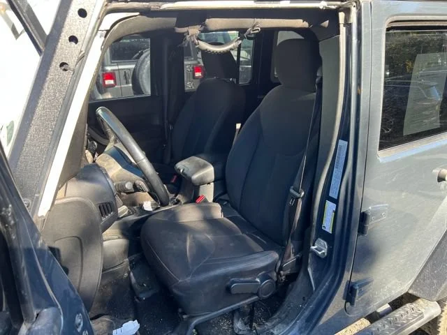 Used 2018 Rhino Clearcoat Jeep Sport S image 28