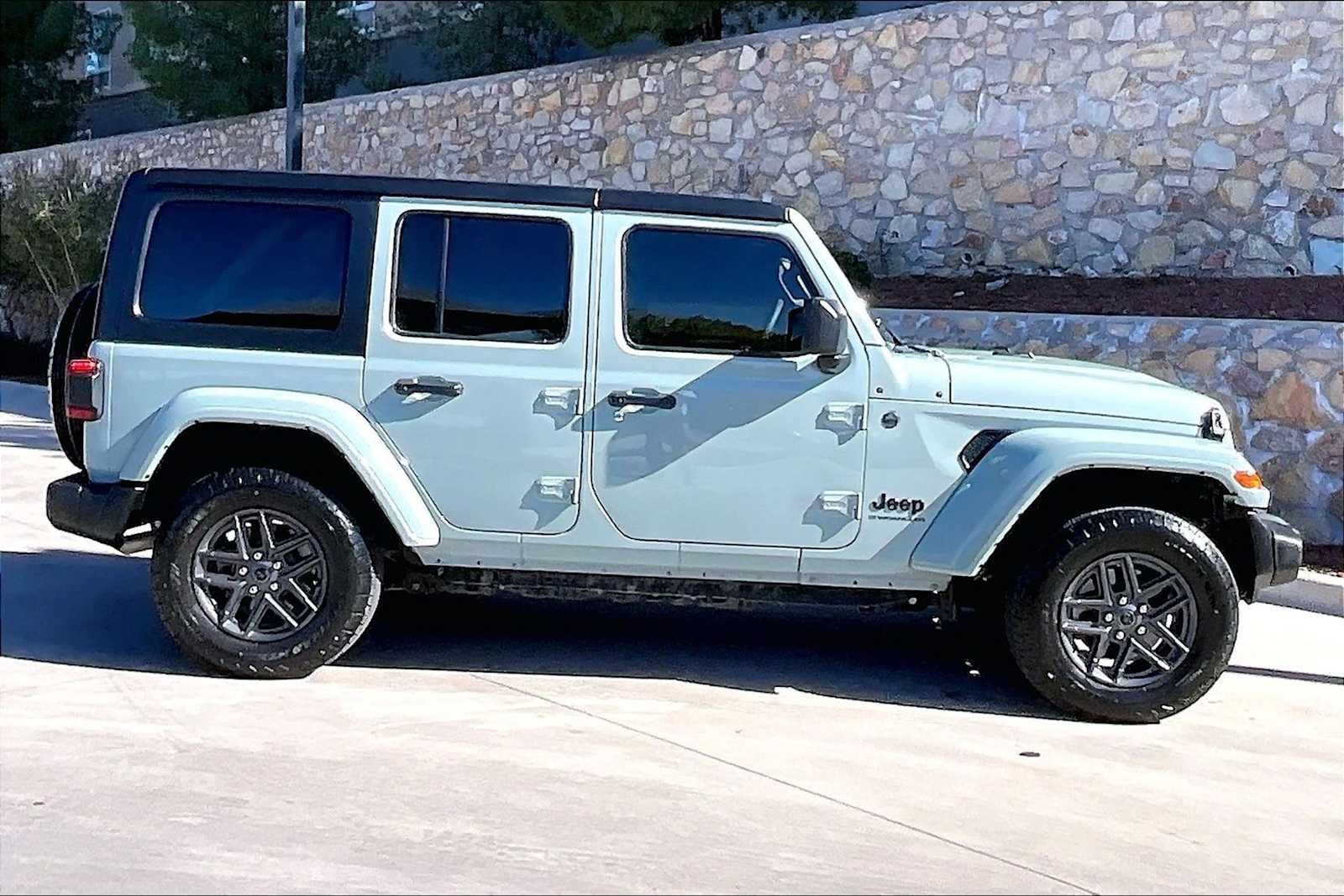 Used 2024 Earl Clearcoat Jeep Sport S image 8