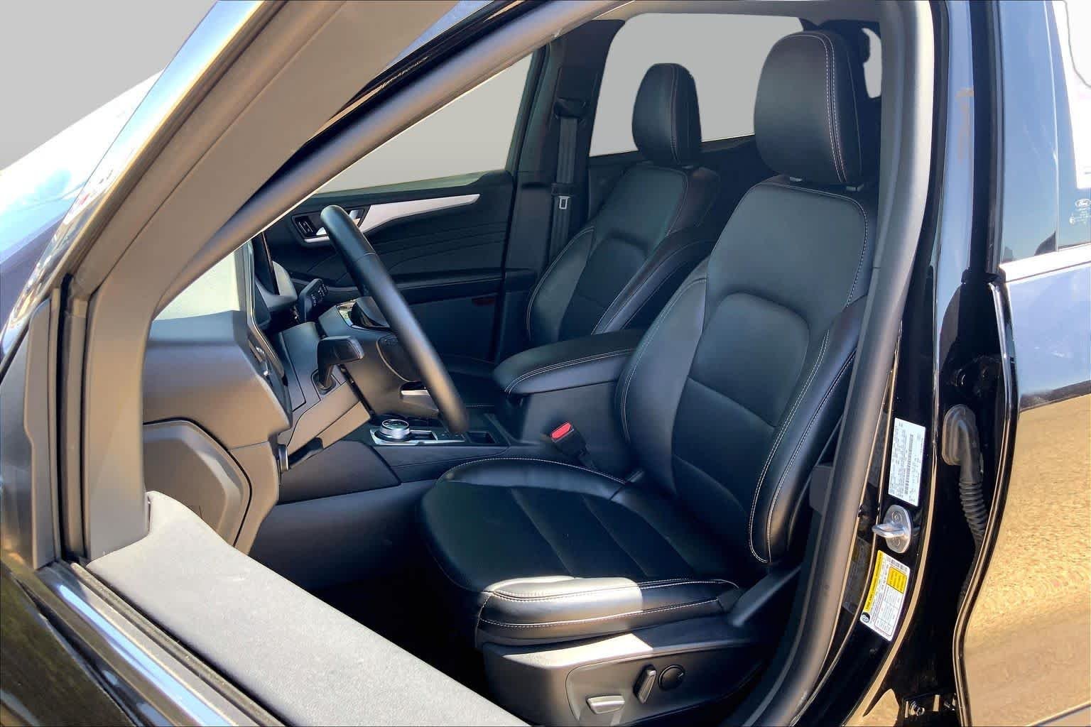 Certified Used 2025 Agate Black Metallic Ford Platinum image 8