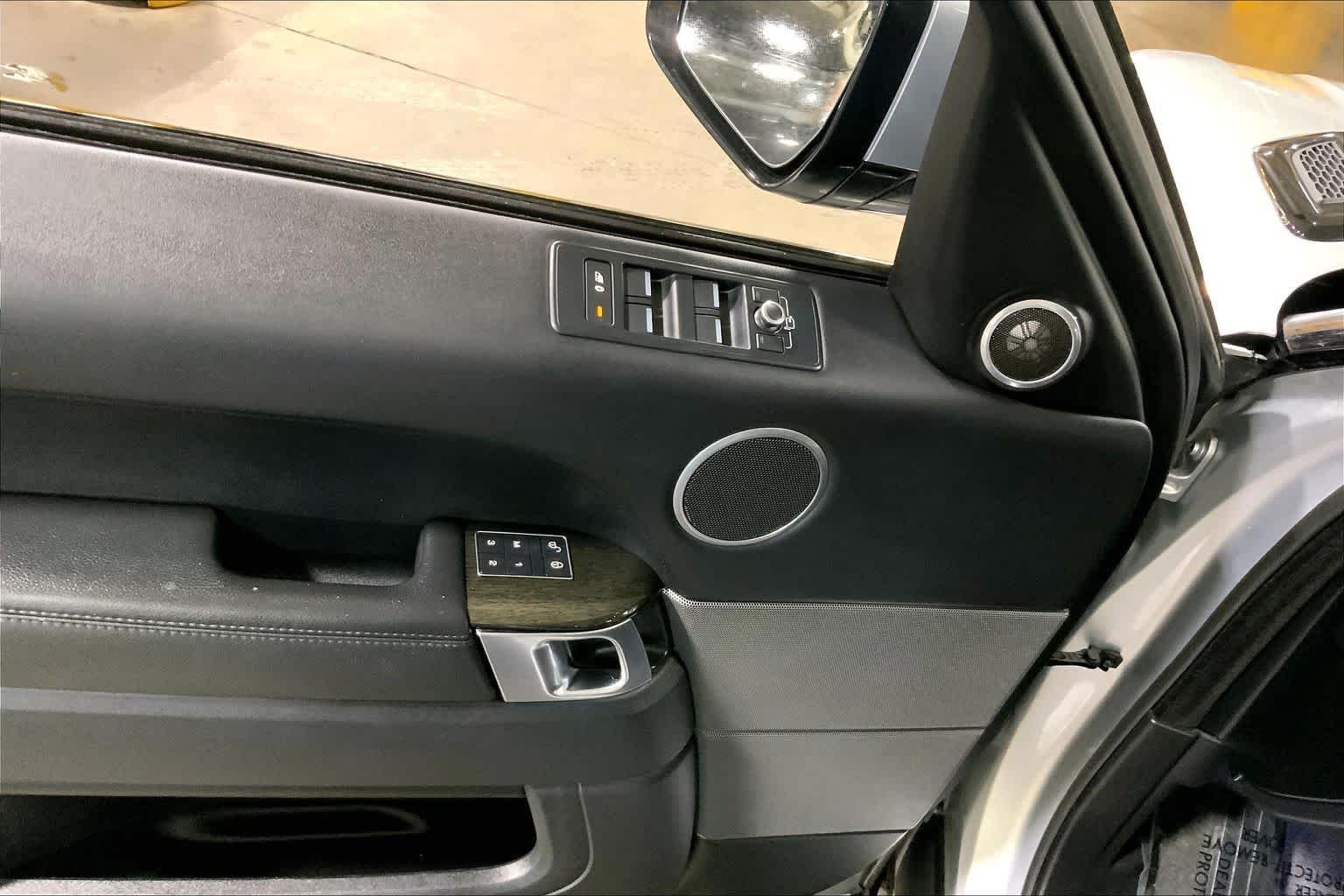 Used 2016 Indus Silver Land Rover V6 SE image 36