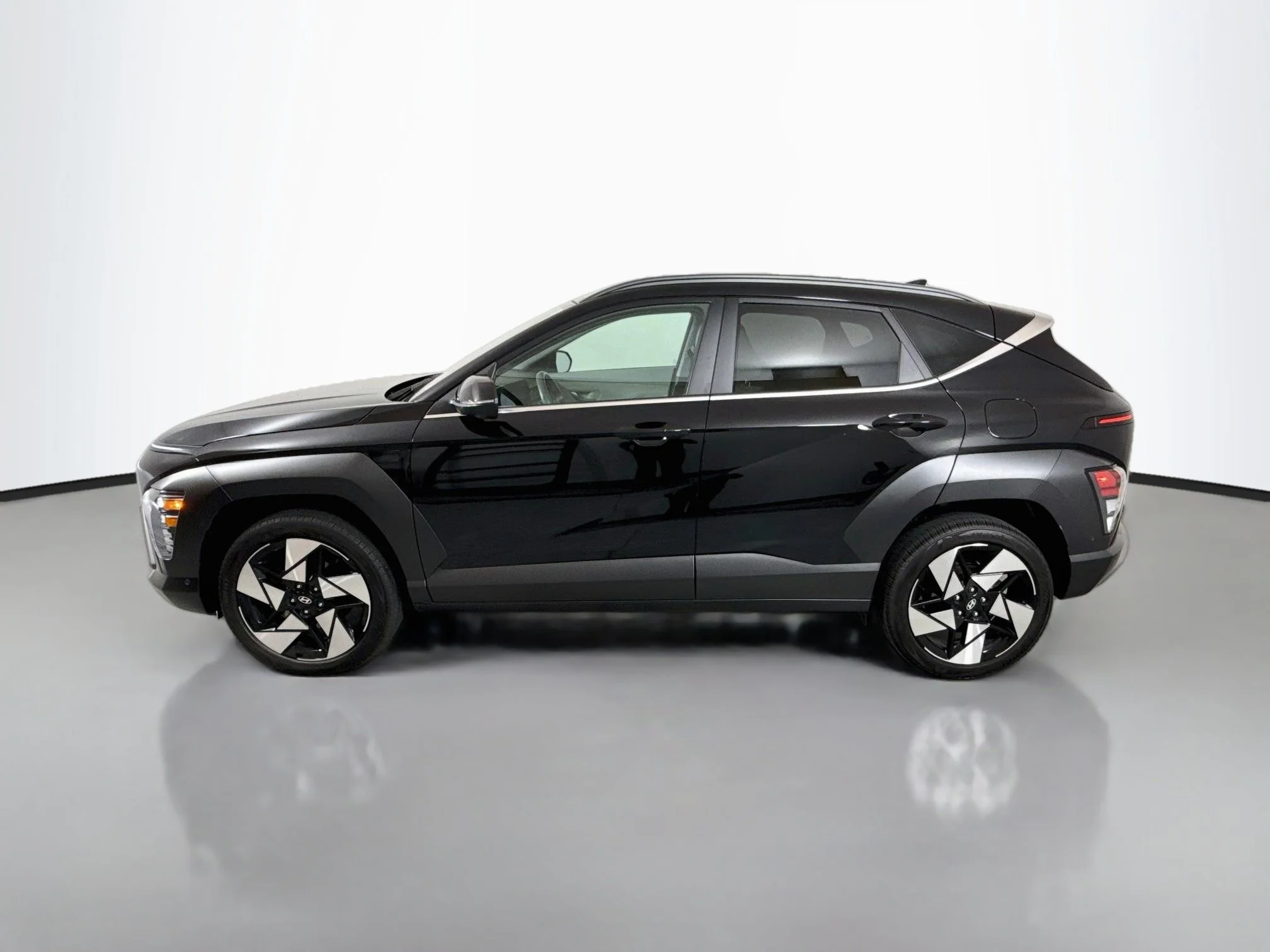 Used 2024 Abyss Black Pearl Hyundai Limited image 4