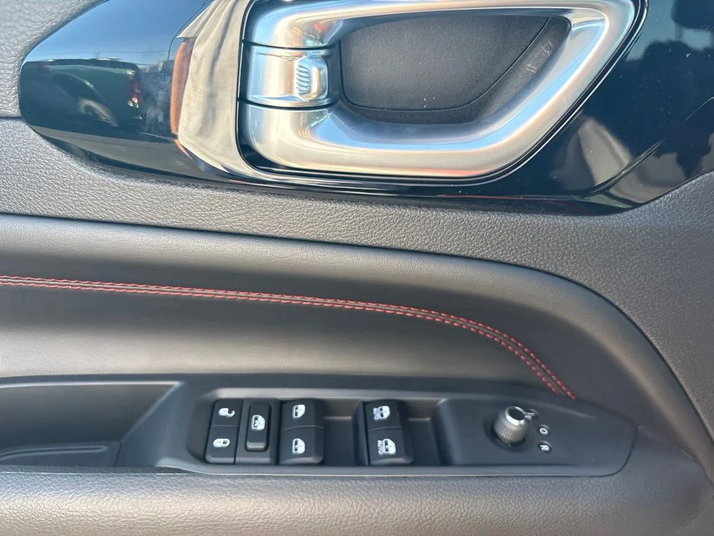 New 2026 Red Hot Pearl-Coat Exterior Paint Jeep Trailhawk image 14