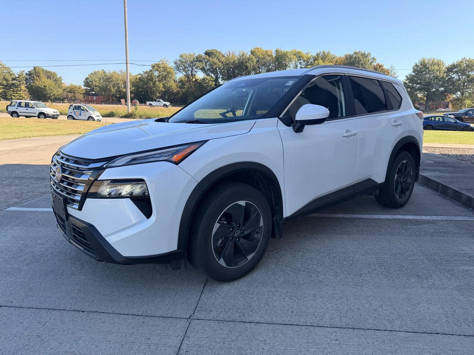 Certified Used 2024 Everest White Pearl Nissan SV image 3