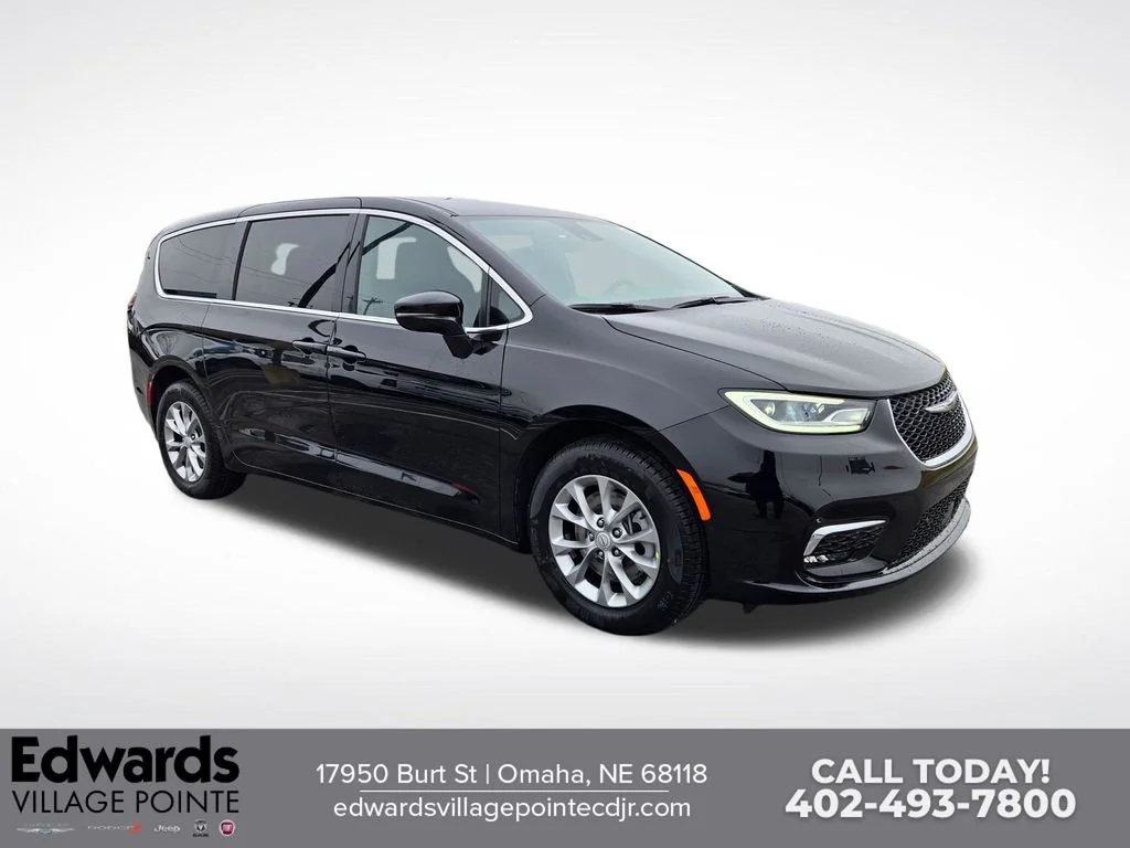 2026 Chrysler Pacifica Select AWD's photo