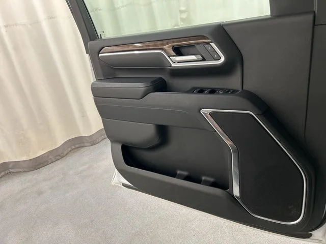 Used 2025 White Chevrolet LT image 20