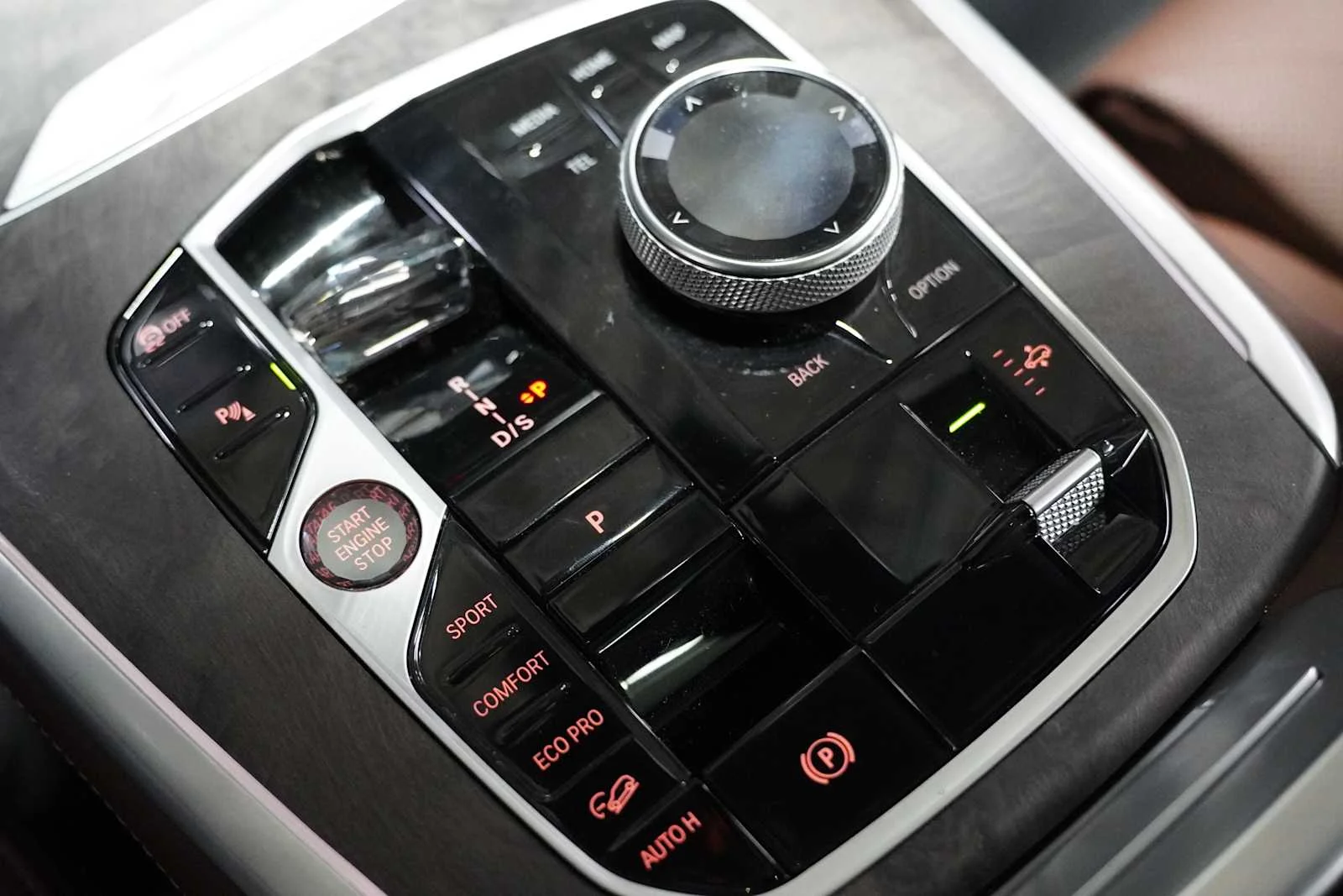 Certified Used 2024 Skyscraper Grey Metallic BMW xDrive40i image 17