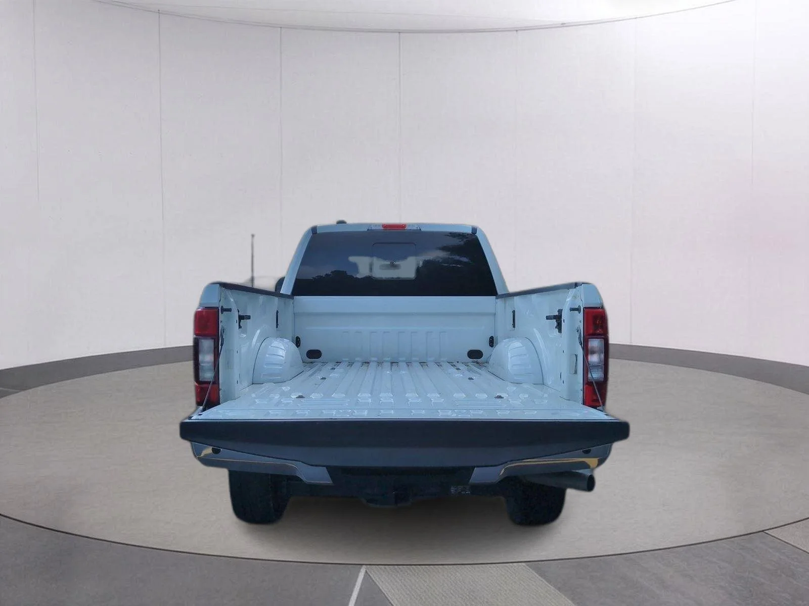 Used 2022 Star White Metallic Tri-Coat Ford Lariat image 5