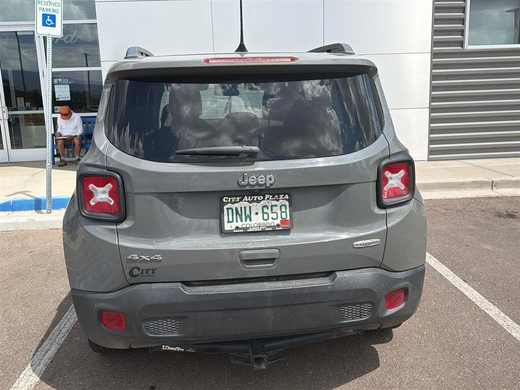 Used 2020 Sting-Gray Clearcoat Jeep Latitude image 7