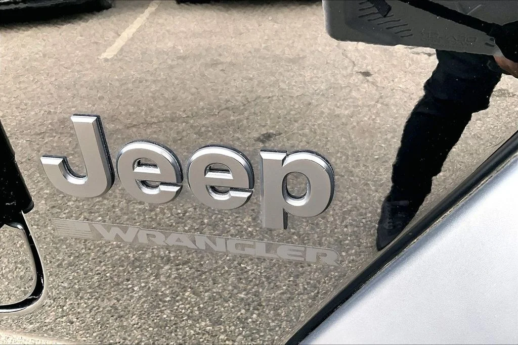 Used 2023 Black Jeep Sport S image 24