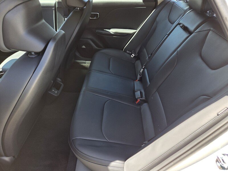 New 2026 Snow White Pearl Kia EX image 7