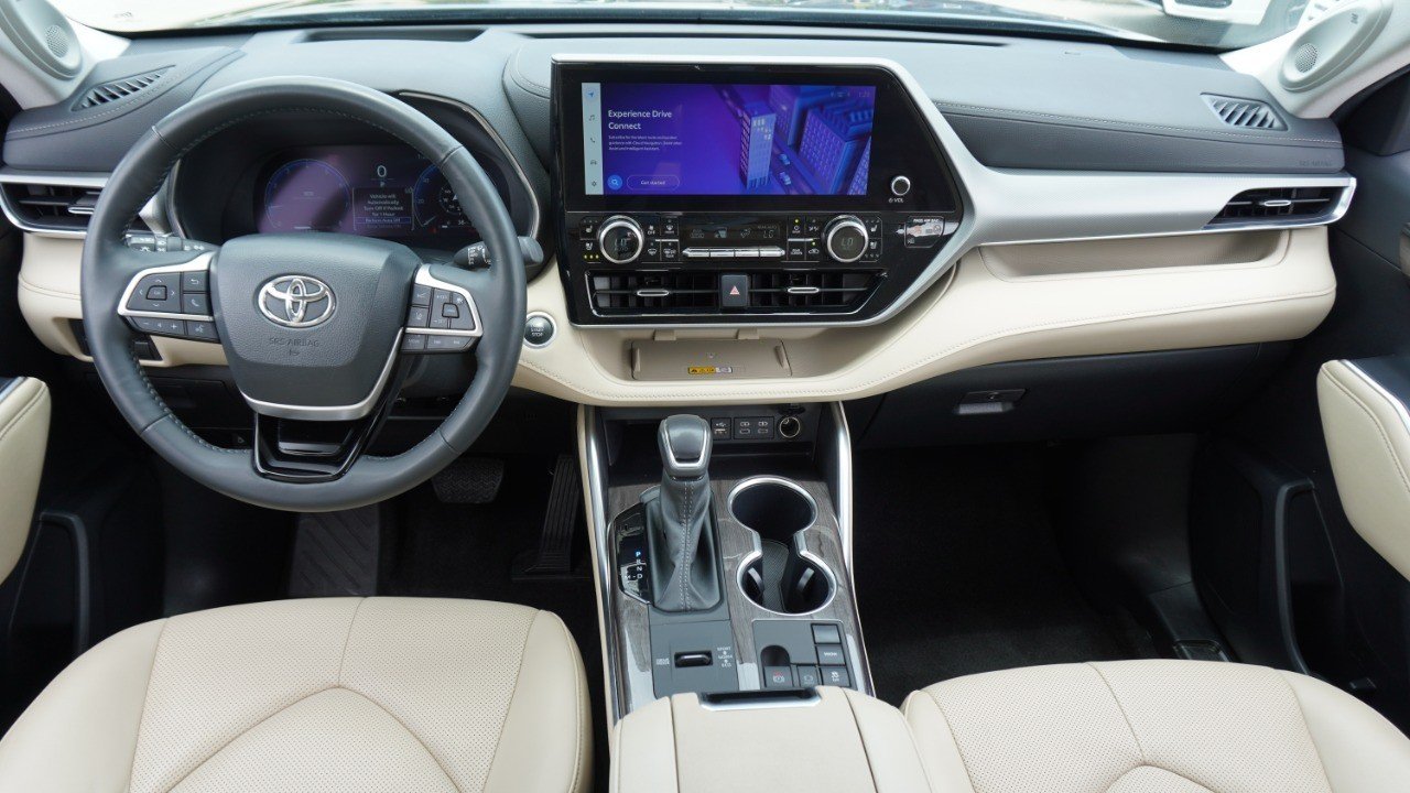 Used 2024 Blue Toyota Platinum image 27