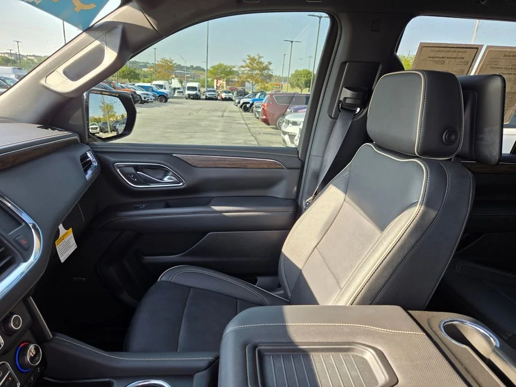 Used 2023 Black Chevrolet Premier image 27