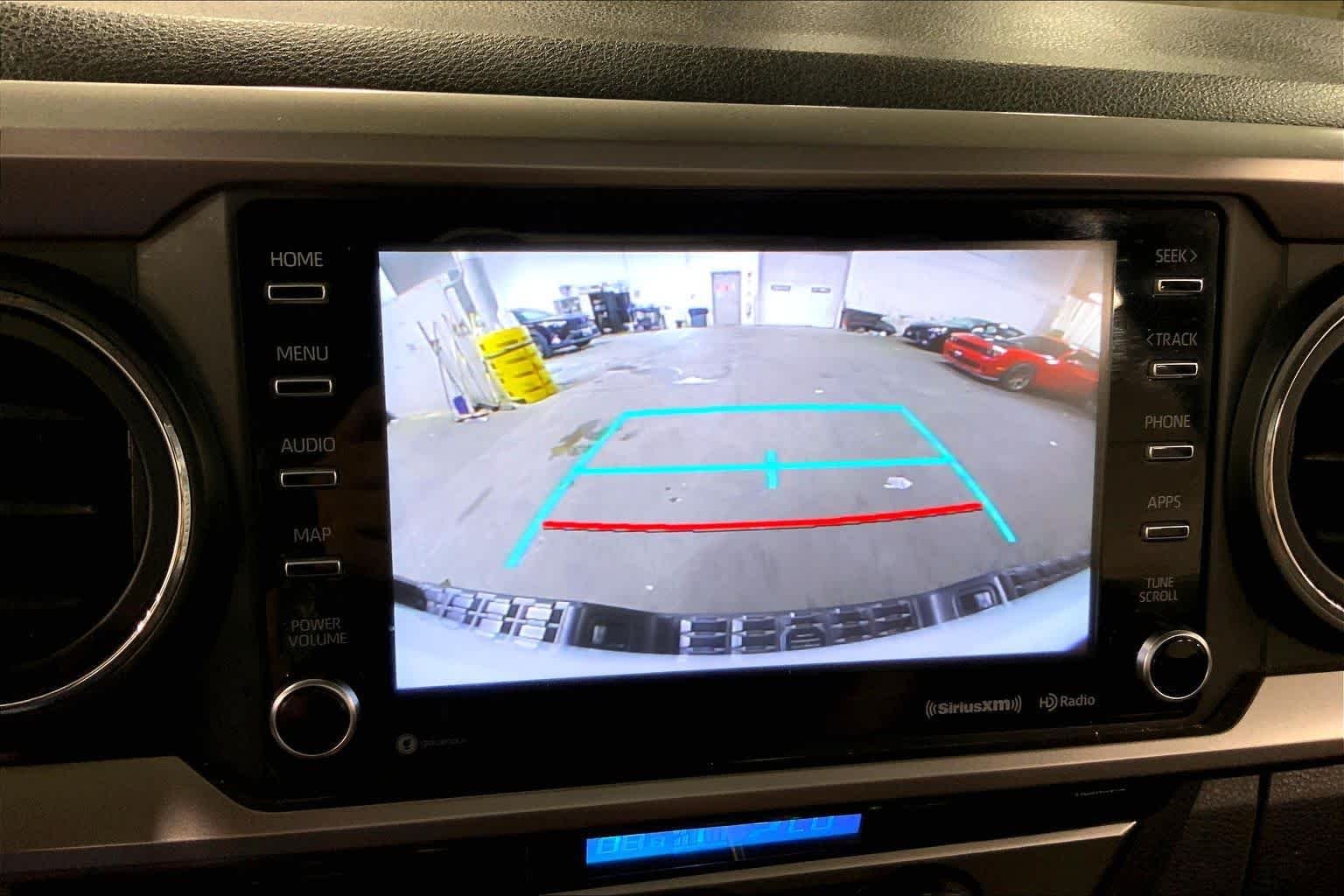 Used 2022 White Toyota SR5 image 27