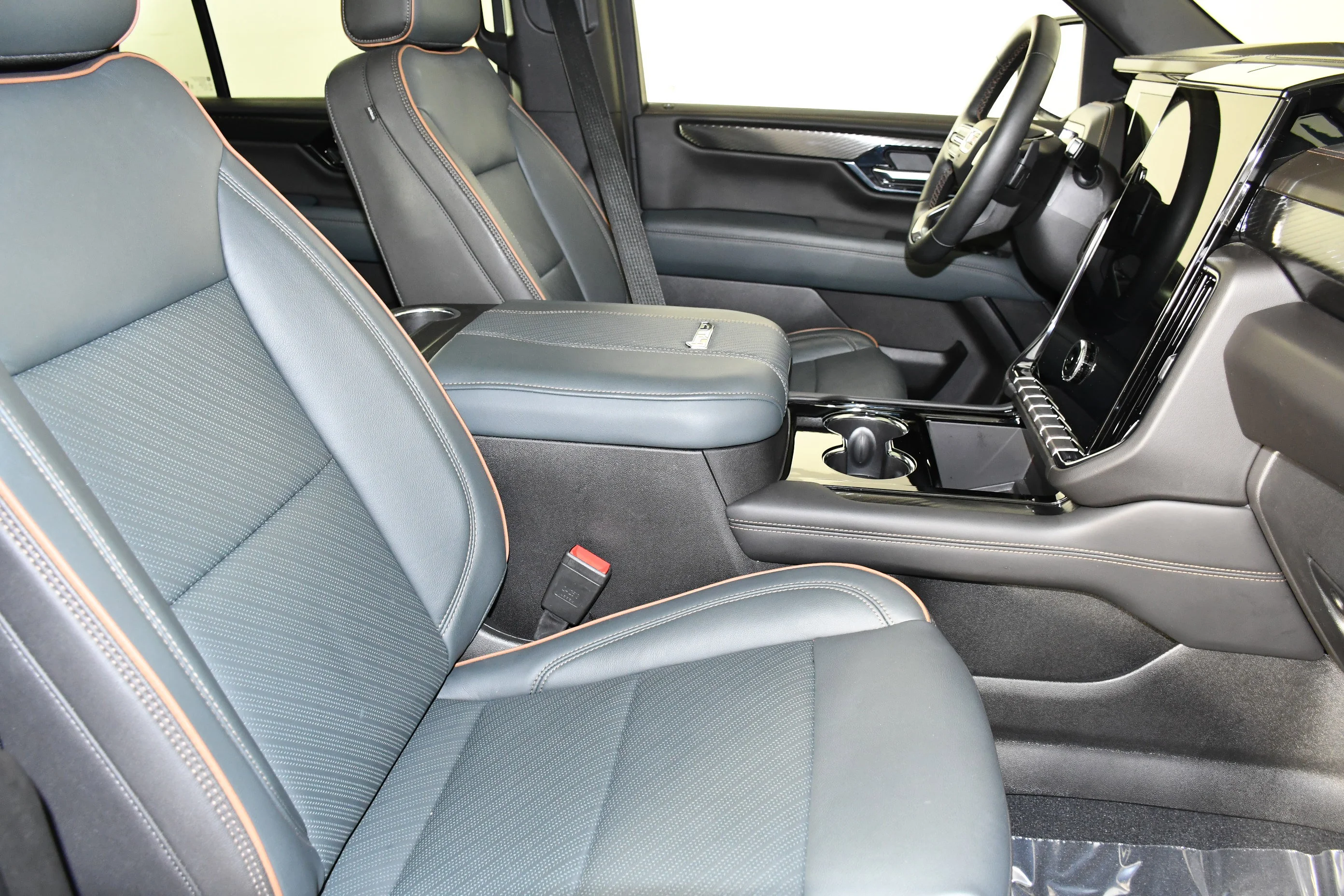 Used 2025 Summit White GMC AT4 image 45