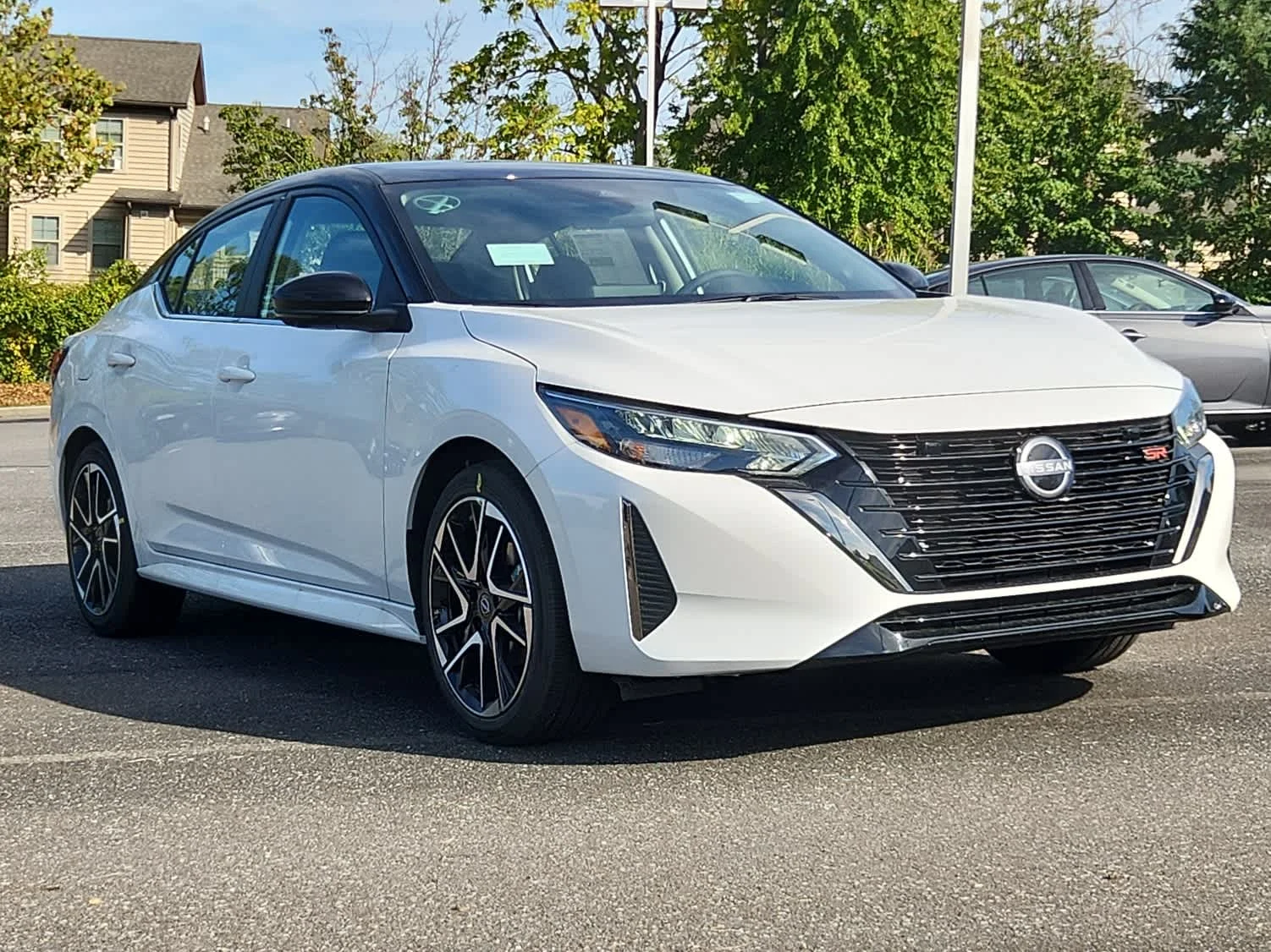 Used 2025 Aspen White Tricoat/Super Black Nissan SR image 2