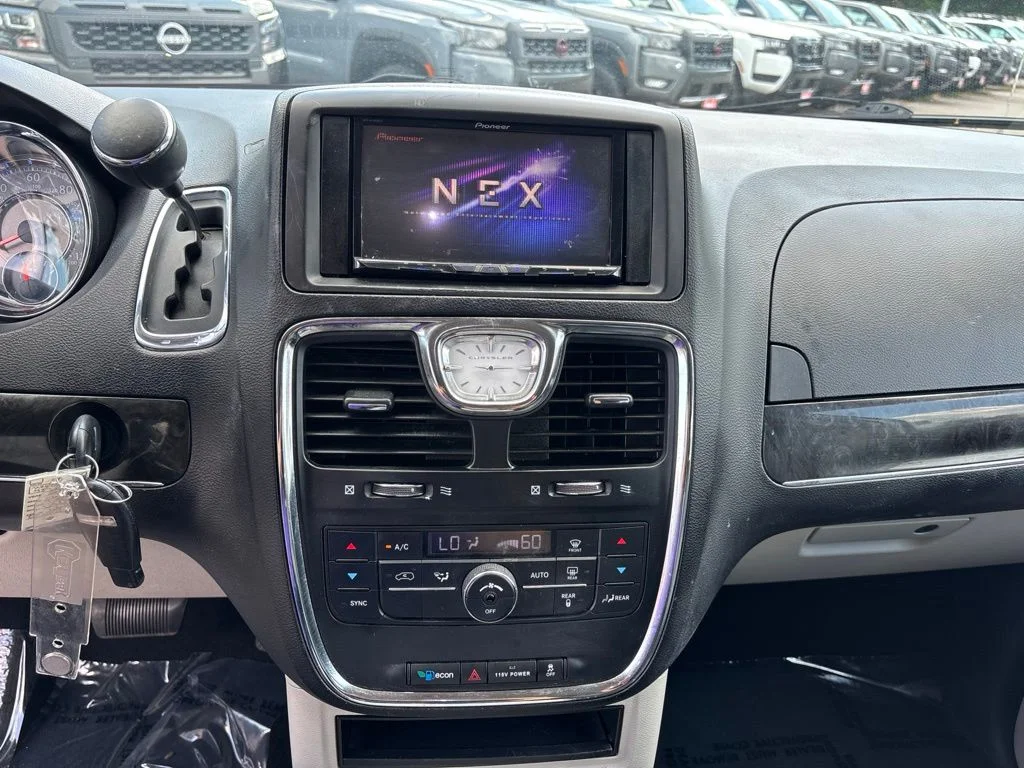 Used 2014 White Chrysler Touring image 12