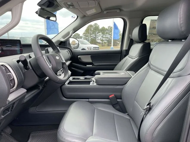New 2026 Star White Metallic Tri-Coat Ford Active image 8