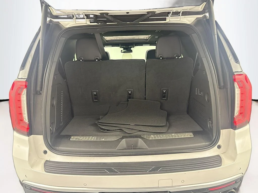 Used 2023 White GMC Denali image 26