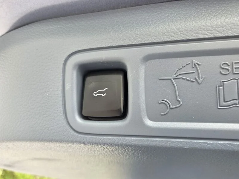 Used 2024 Chroma Crystal Blue Metallic Lincoln Black Label image 15