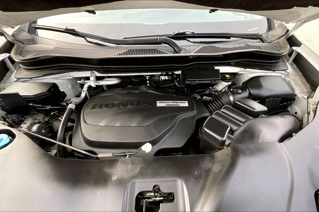 Used 2021 White Honda Touring image 9