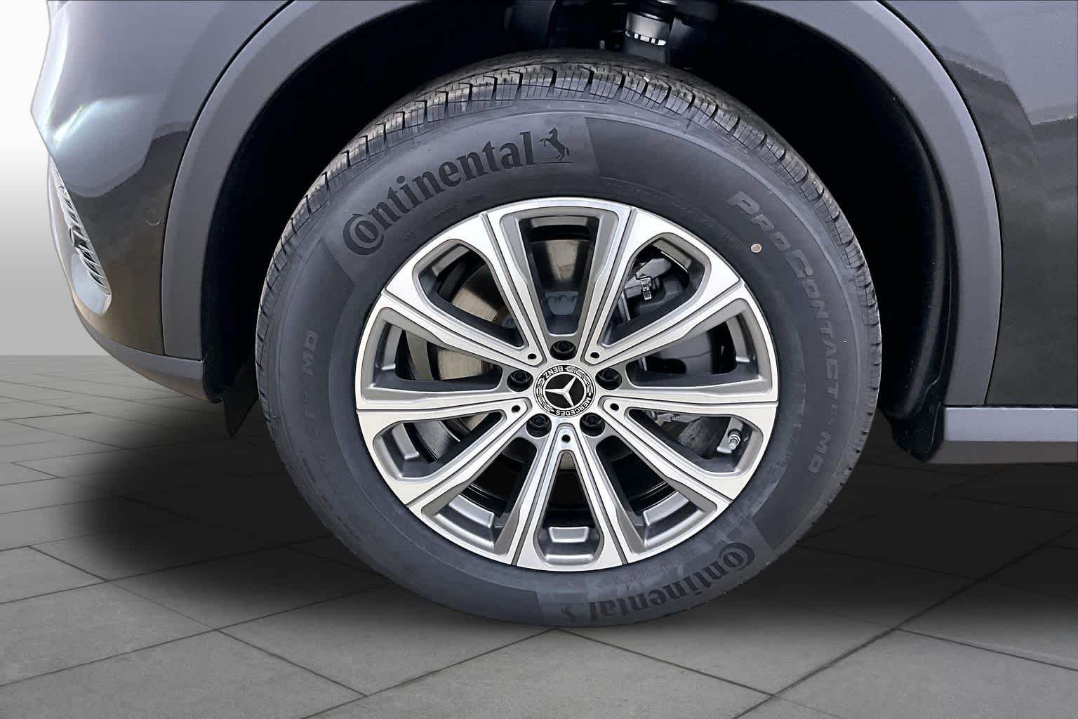 New 2026 Black Mercedes-Benz GLC 300 image 11