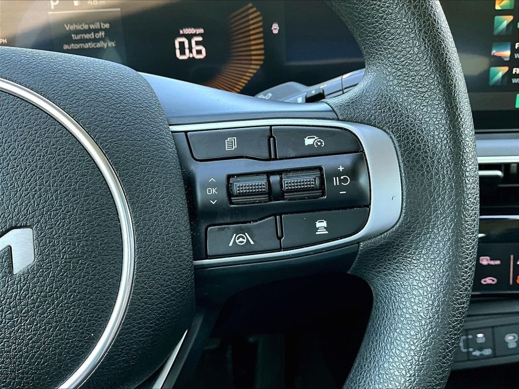 Used 2025 White Kia LXS image 14