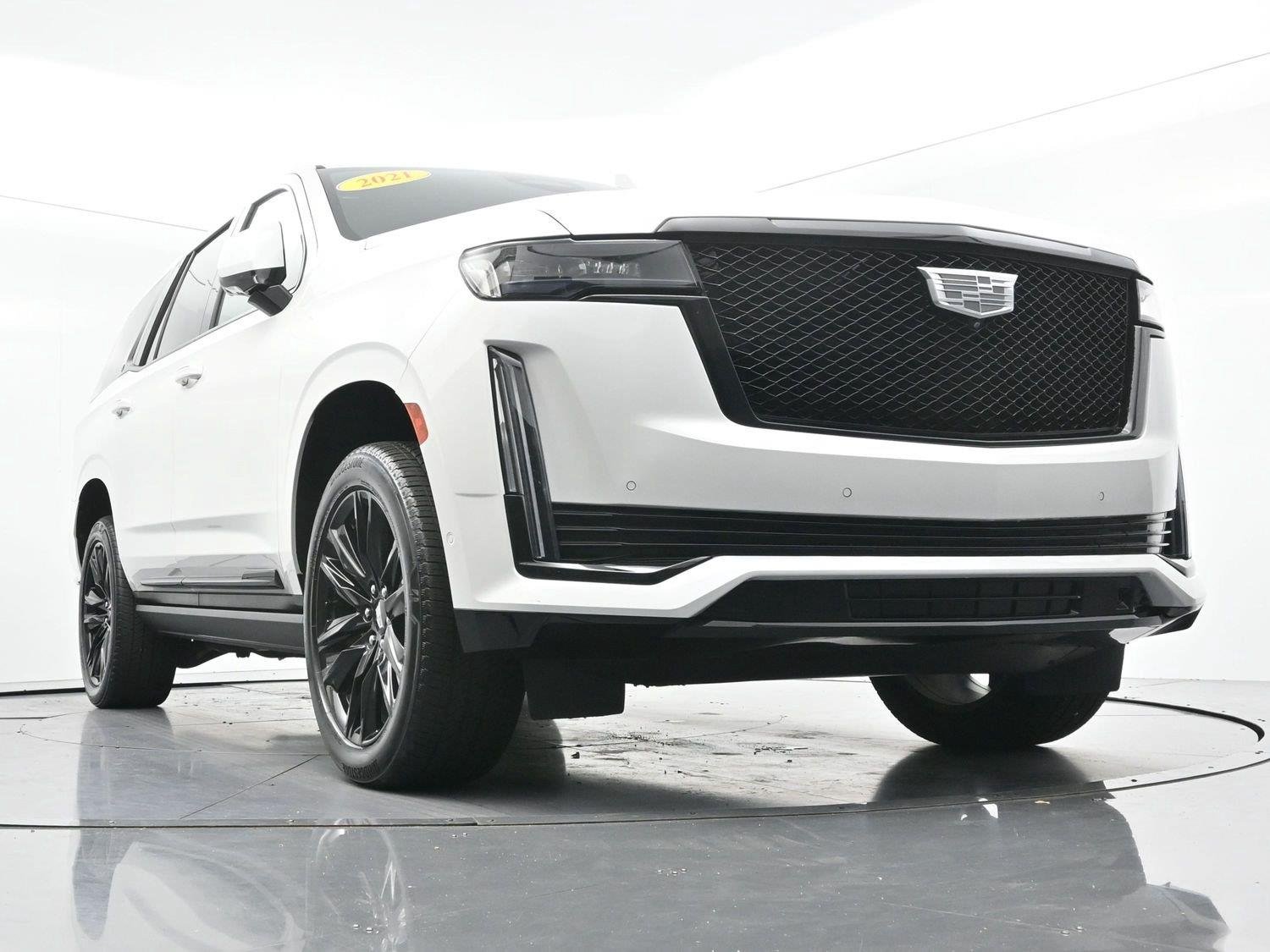Used 2021 CRYSTAL WHITE TRICOAT Cadillac Sport Platinum image 55