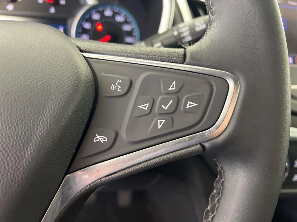 Used 2024 Summit White Chevrolet LT image 18