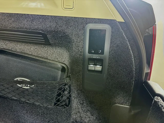 Certified Used 2025 Santorini Black Land Rover SE image 26