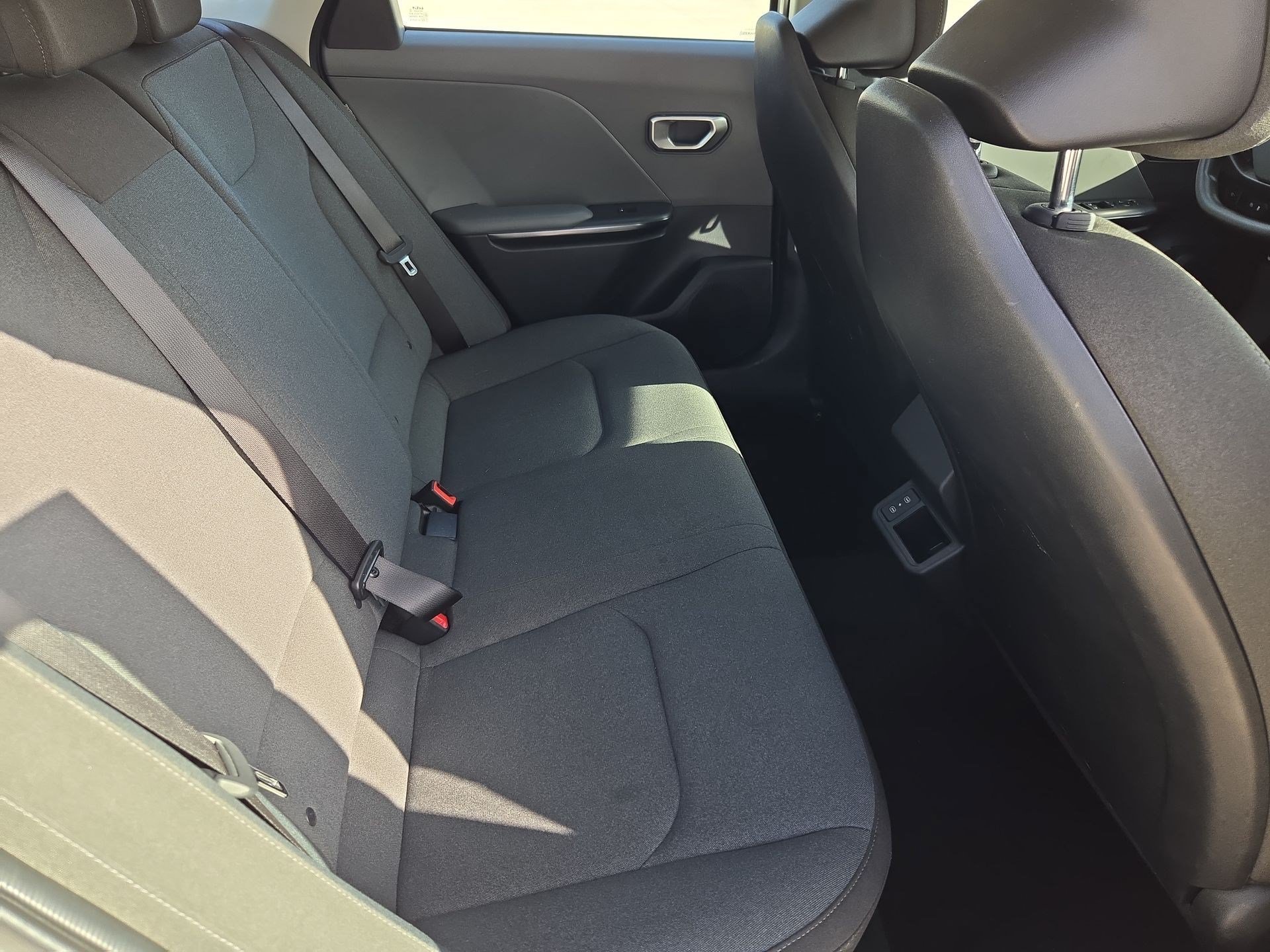 Used 2025 Snow White Pearl Kia LXS image 28