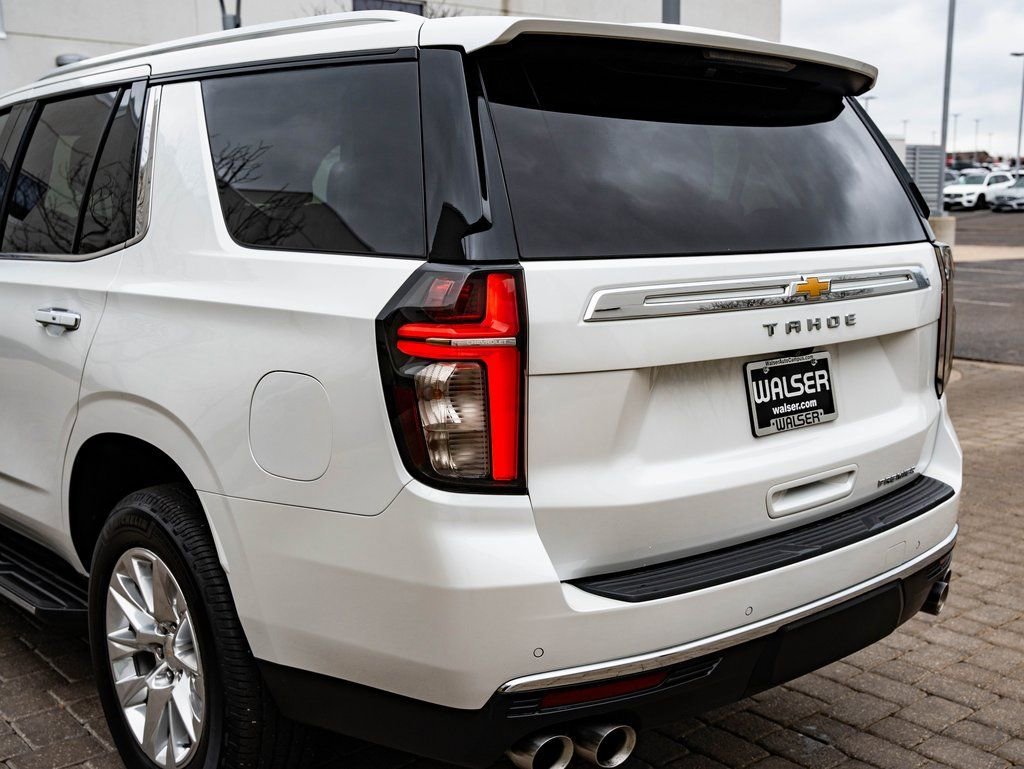 Used 2021 Iridescent Pearl Tricoat Chevrolet Premier image 18