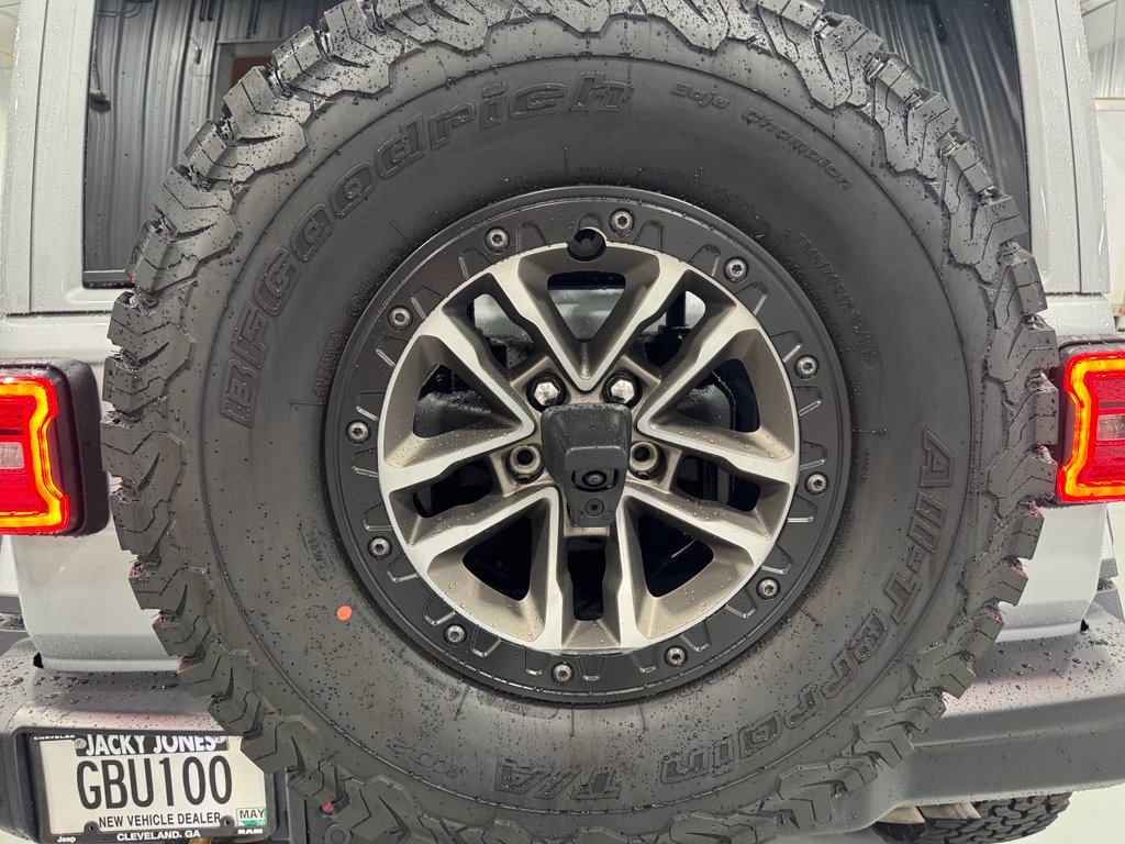 Used 2024 Silver Zynith Clearcoat Jeep Rubicon 392 image 13