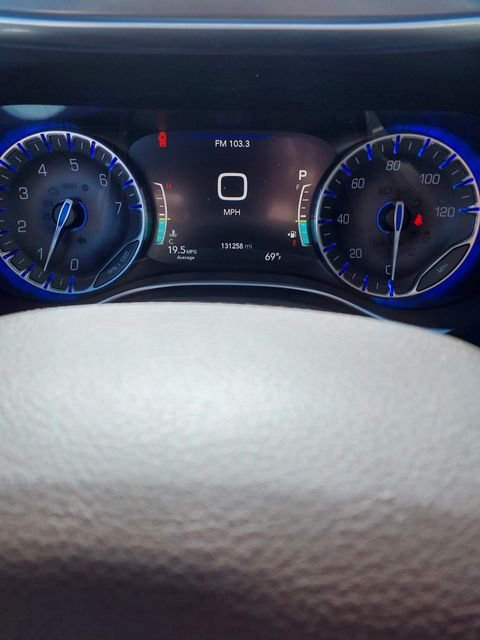 Used 2019 Velvet Chrysler Touring L Plus image 29