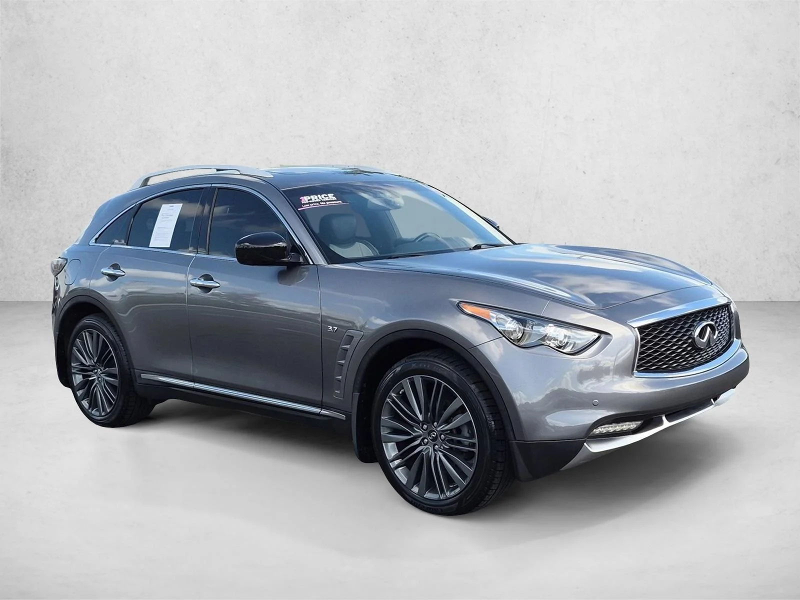 Used 2017 Graphite Shadow INFINITI  image 3