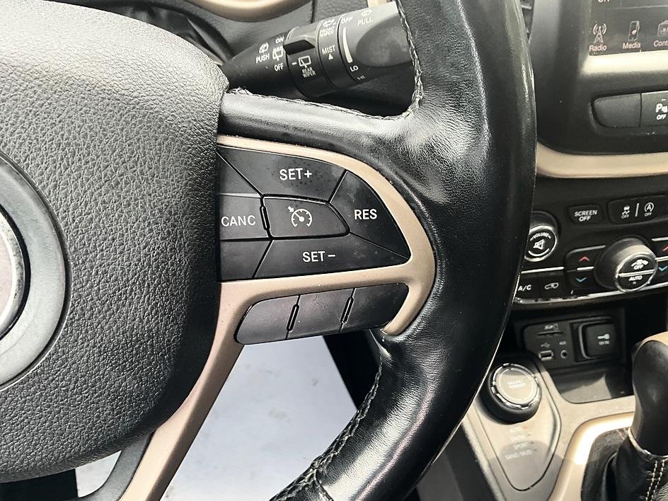 Used 2015 Black Jeep Limited image 31