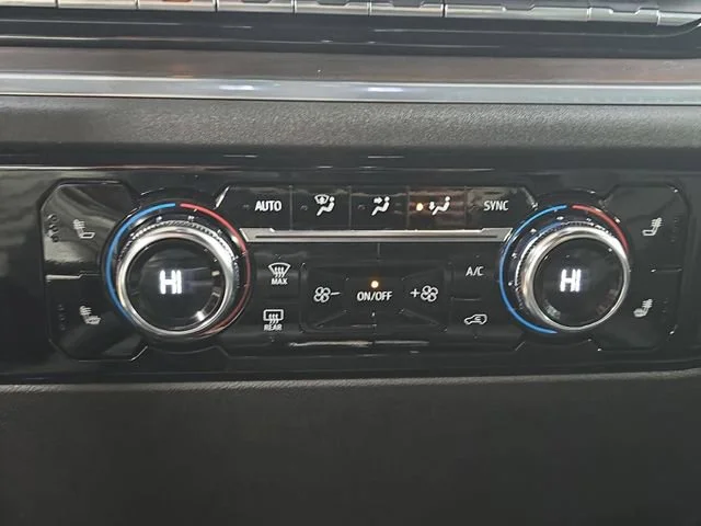 2024 GMC Sierra 1500 SLT - Photo 24