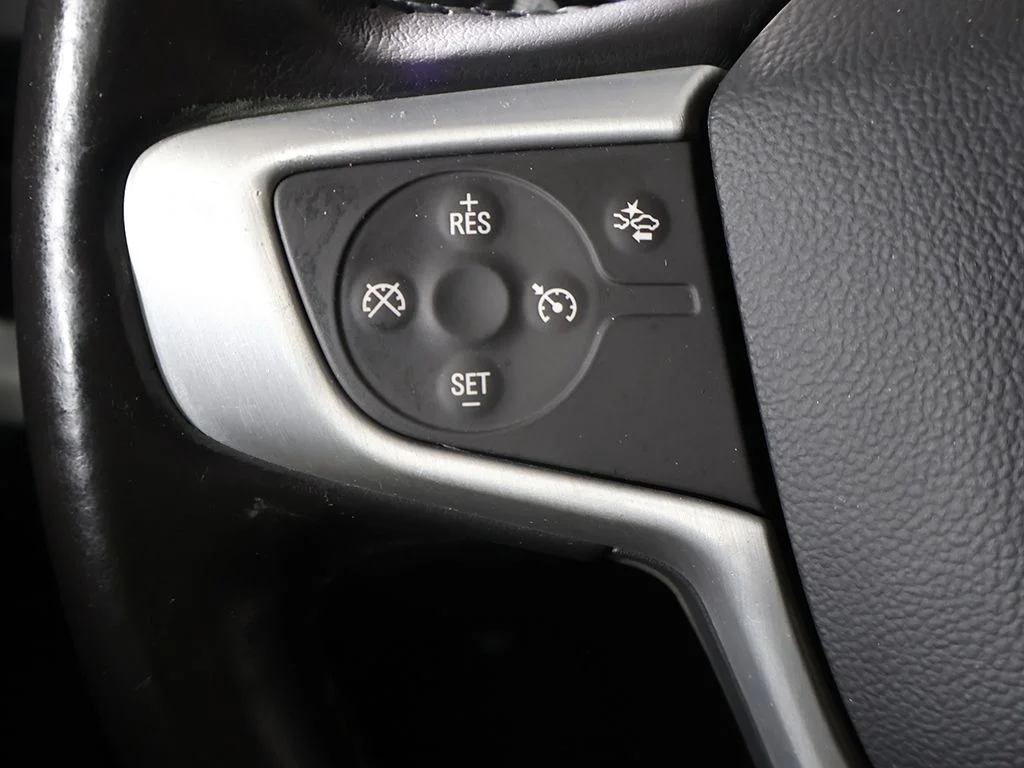 Used 2020 White GMC SLE image 32