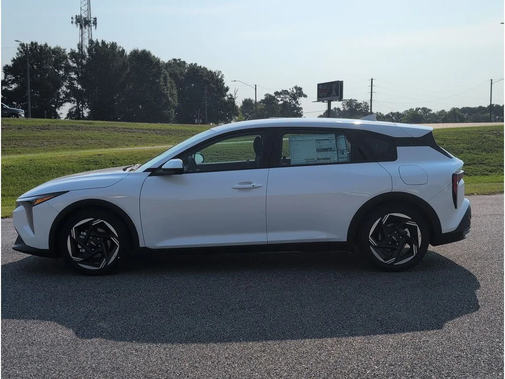 New 2026 Snow White Pearl Kia EX image 2