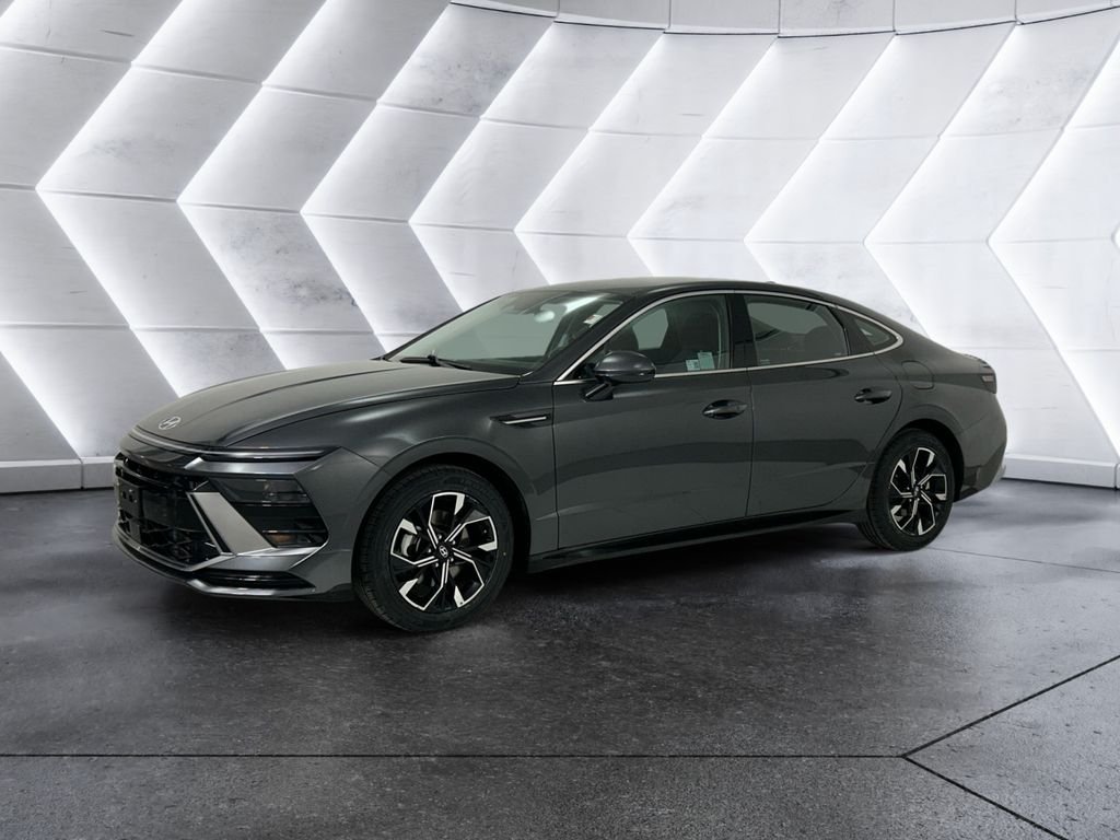 Used 2025 Gray Hyundai SEL image 3