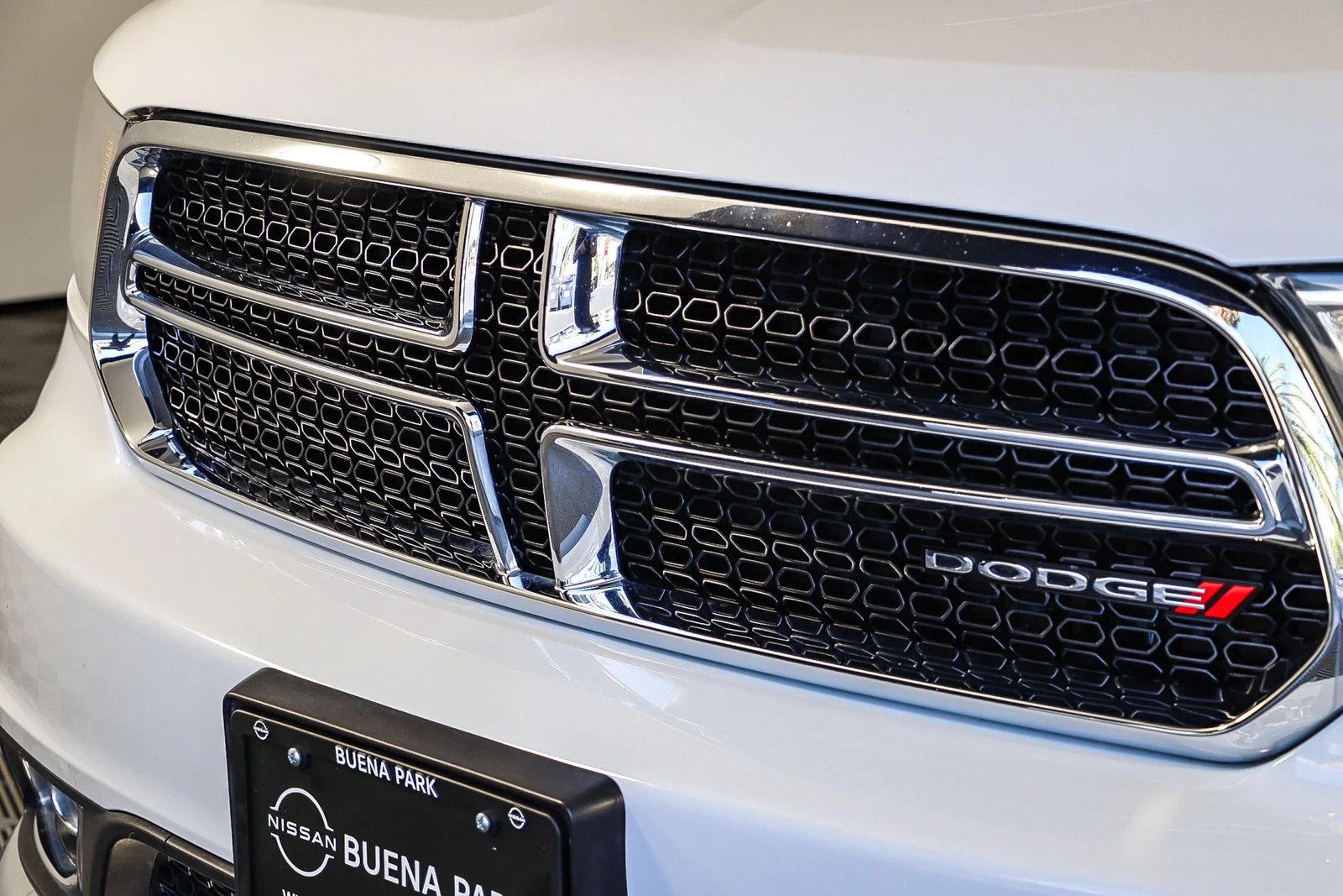 Used 2019 White Dodge SXT image 5
